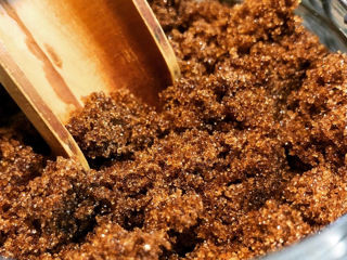 Сироп агавы, Инулин из цикория, Кокосовый сахар, Кокосовые сухие сливки 50%, Кероб сырой, Какао.