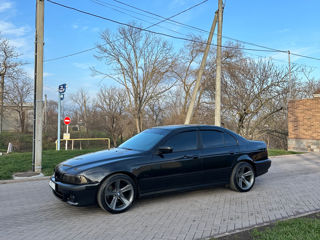 BMW 5 Series foto 4