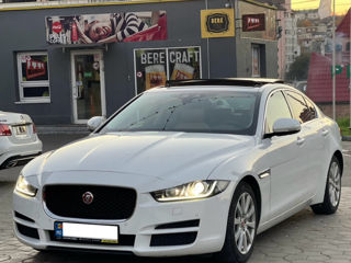 Jaguar XE foto 4