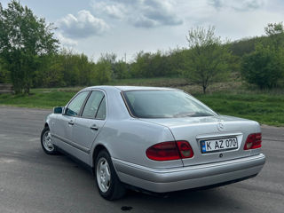 Mercedes E-Class фото 4