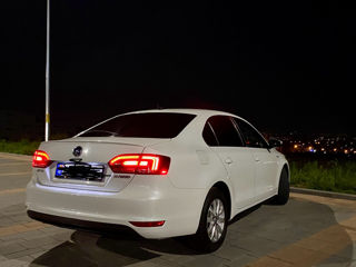 Volkswagen Jetta foto 8