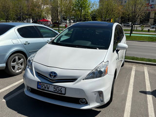 Toyota Prius v