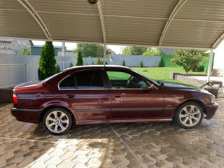 BMW 5 Series foto 4