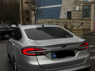 Ford Fusion foto 2