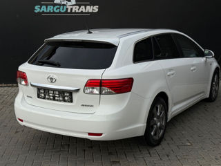 Toyota Avensis foto 4