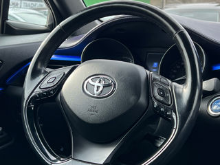 Toyota C-HR foto 16