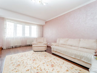 Apartament cu 2 camere, 80 m², Botanica, Chișinău foto 3