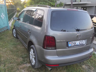 Volkswagen Touran foto 3