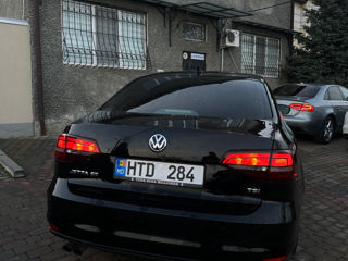 Volkswagen Jetta foto 8