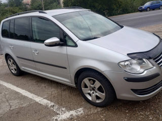 Volkswagen Touran foto 2