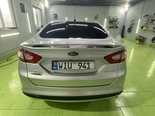 Ford Fusion foto 2