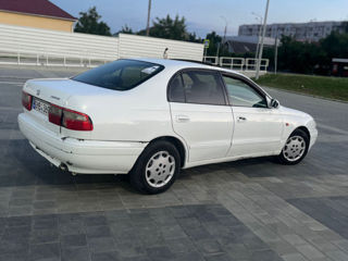 Toyota Carina foto 2