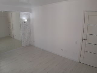 Vânzare apartament cu 1 cameră, reparație euro, bloc nou, sect. Centru! foto 2