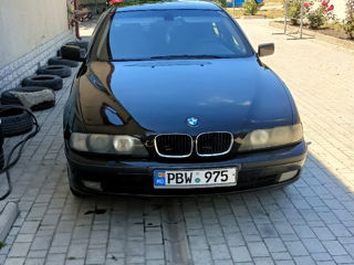 BMW 5 Series foto 2