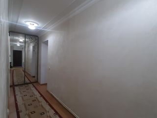 Vând apartament cu 3 odăi foto 1