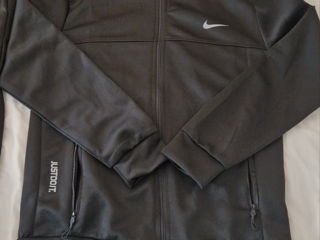 Sport costume Nike marimea xl  L M foto 2