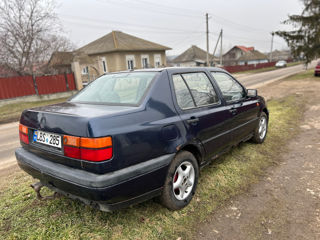 Volkswagen Vento foto 4