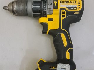 Vind  Dewalt DCD 796 cu baterie.Starea perfecta!