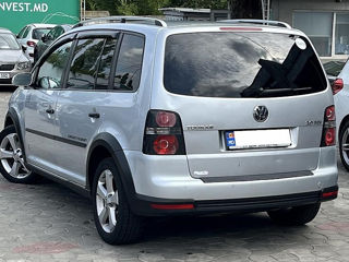 Volkswagen Touran foto 2