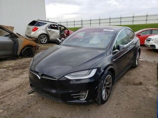 Tesla Model X foto 2