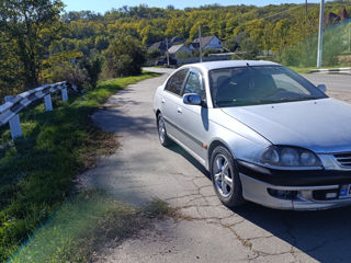 Toyota Avensis foto 2