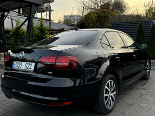 Volkswagen Jetta foto 4