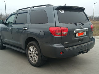 Toyota Sequoia foto 3