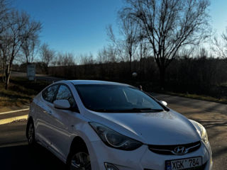 Hyundai Elantra foto 2