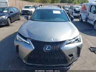 Lexus UX foto 2