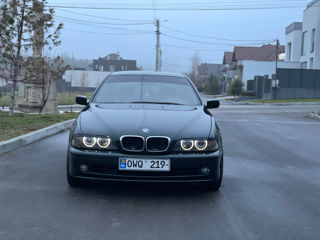 BMW 5 Series foto 3