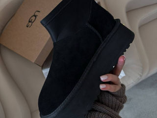 UGG Mini Dipper Black foto 7