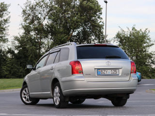 Toyota Avensis foto 4