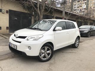 Toyota Urban Cruiser foto 1