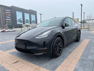 Tesla Model Y foto 2