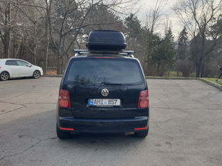 Volkswagen Touran foto 4