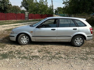 Mazda 323F foto 3