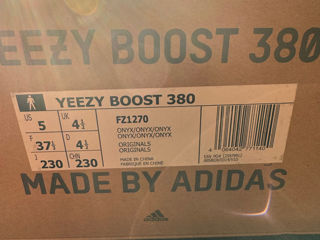 Adidas Yeezy 380 foto 5