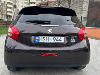 Peugeot 208 foto 3