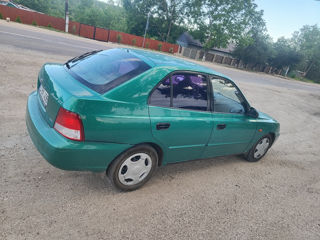 Hyundai Accent foto 2