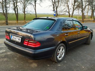 Mercedes E Class foto 2