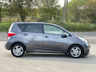 Toyota Verso-S foto 8