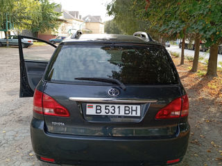 Toyota Avensis Verso foto 6