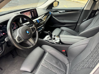 BMW 5 Series foto 3