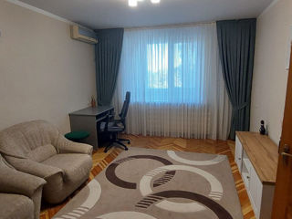 Apartament cu 3 camere, 76 m², Botanica, Chișinău foto 3