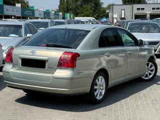 Toyota Avensis foto 3