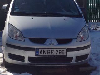 Mitsubishi Colt foto 2