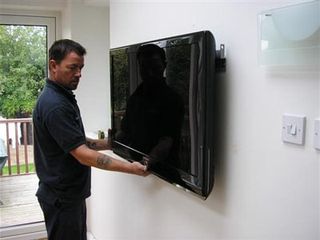 Повесить телевизор на стену Кронштейны для телевизоров разных видов, установка телевизоров foto 1