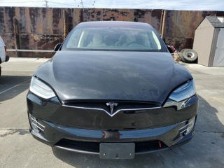 Tesla Model X foto 2