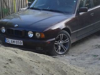 BMW 5 Series foto 1