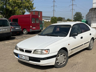 Toyota Carina foto 2